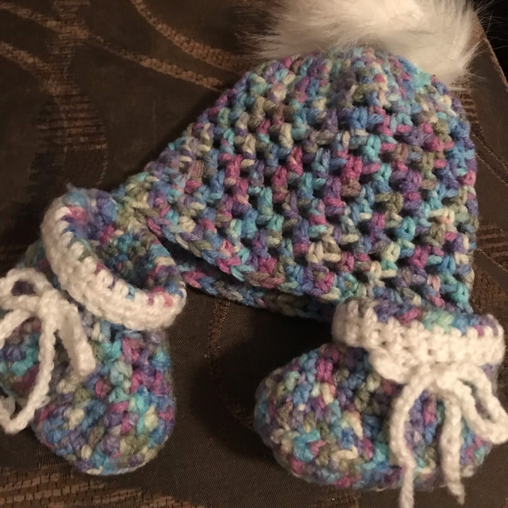 Custom Made Crochet Sets/ Hats/ Booties / Beanies - image 1